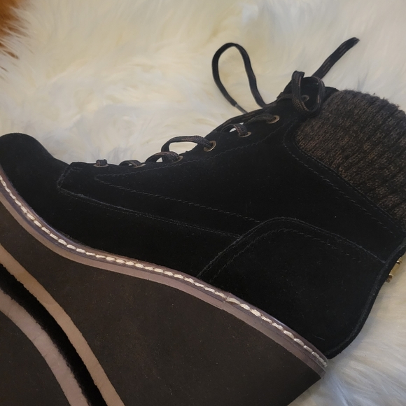 TOMMY HILFIGER SOLENNE BLACK SUEDE WEDGE BOOTIES - Picture 4 of 9